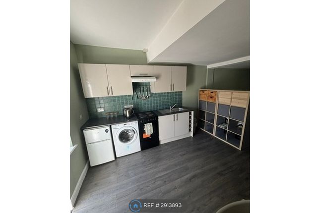 Studio flat on Moorside Road, Urmston, Manchester, £995/mo