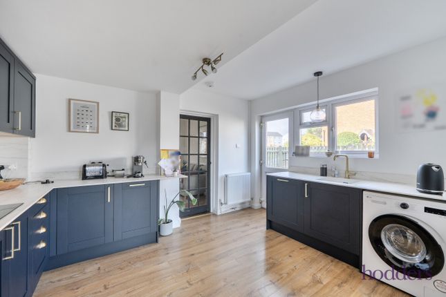 21, Laburnum Road, Chertsey photo 4
