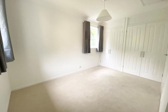 11, Hawkswell Walk, Woking photo 4