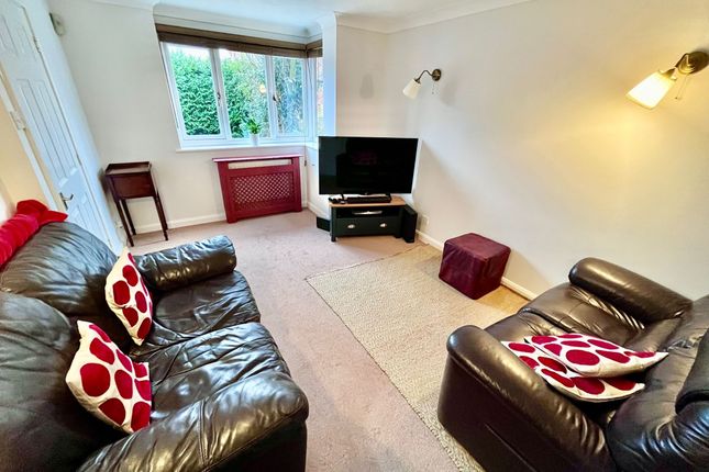 33 Whitton Way, Newport Pagnell photo 2