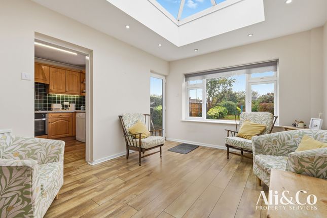 51 Connaught Avenue, Grays photo 4