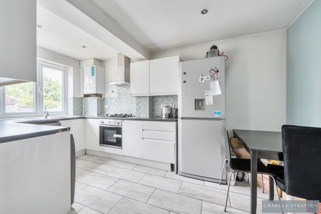 44a Wolsey Gardens, Ilford photo 2