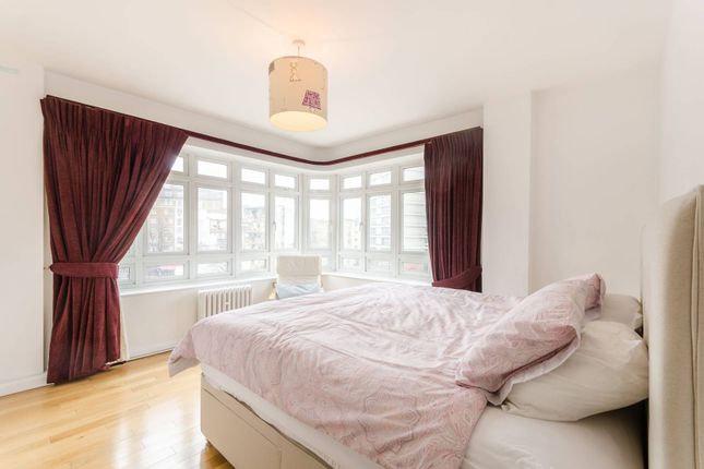 Flat for sale in Portsea Place, Hyde Park Estate, London