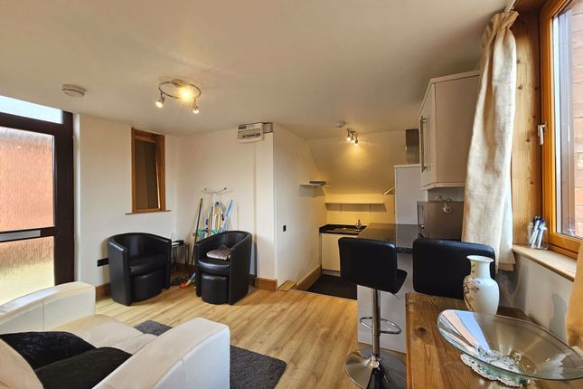 Flat 3, 4 Cheltenham Road, Gloucester photo 4