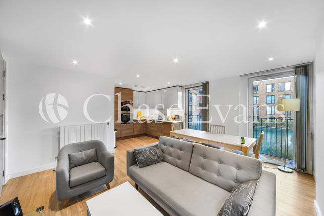 2-bed flat on Flat 13,, Marine Wharf, Surrey Quays, £550,000