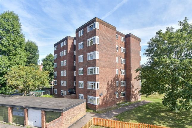 1-bed flat on Cressfield, Ashford, £120,000