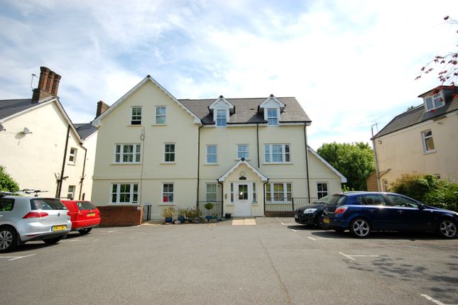 2-bed flat on Uckfield, £1,000/mo