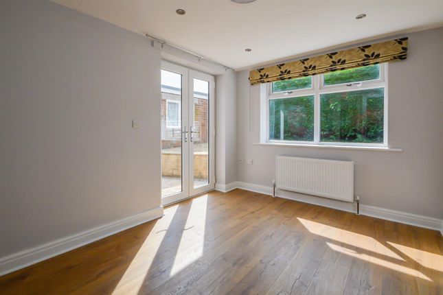 33, Thornhill Croft, Wakefield photo 4