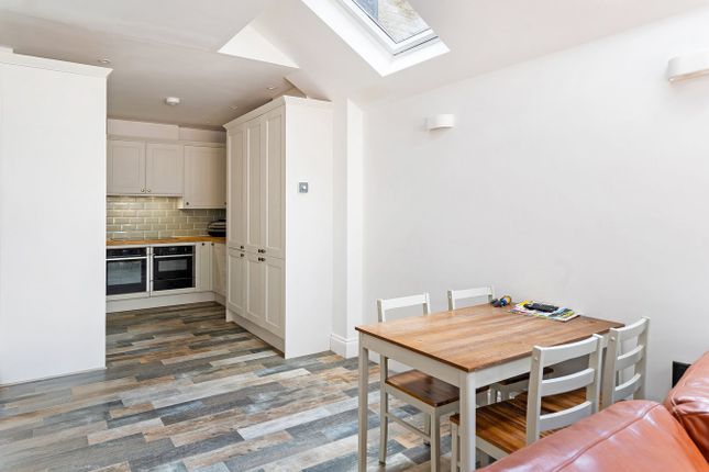 70, Windermere Road, Ealing photo 3