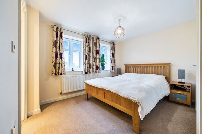 12, Eamer Crescent, Berkshire photo 3
