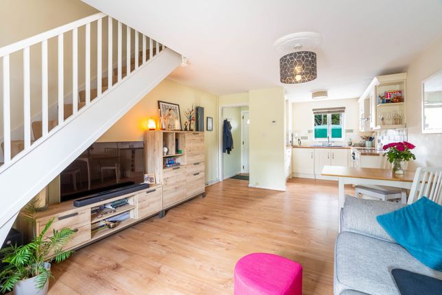 8 Jedburgh Close, Cambridge photo 3