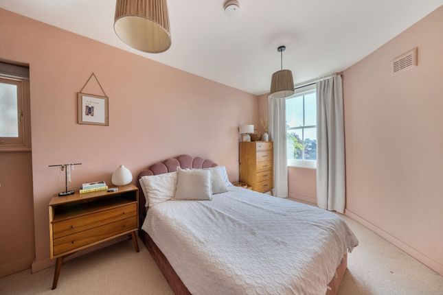 Flat 8, Walton House Thane Villas, London photo 4