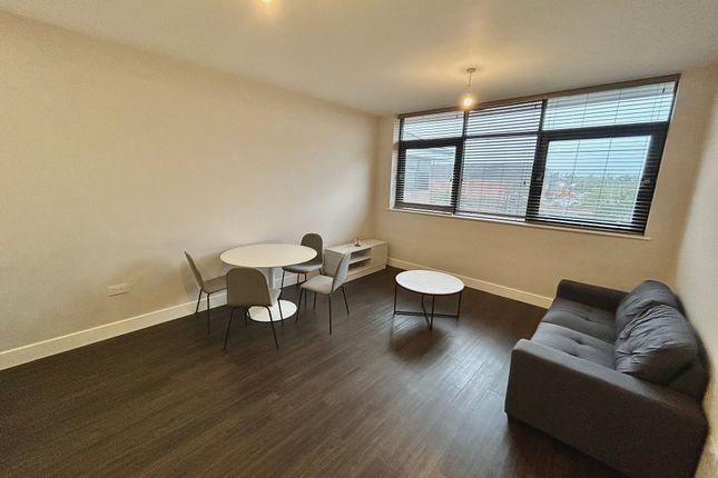 Flat to rent in Dawsons Square, Pudsey