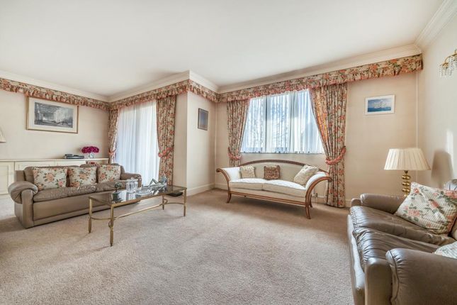 Flat for sale in Regents Park Road, Finchley