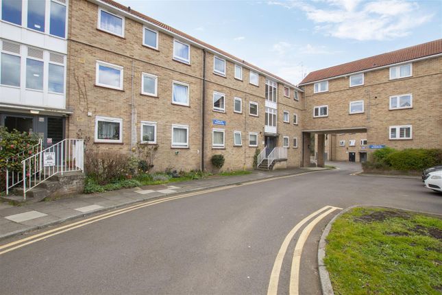 Flat to rent in Links Side, Enfield