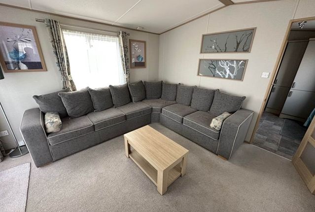 Abi Roxbury, Vinnetrow Rd West Sussex, Chichester photo 4