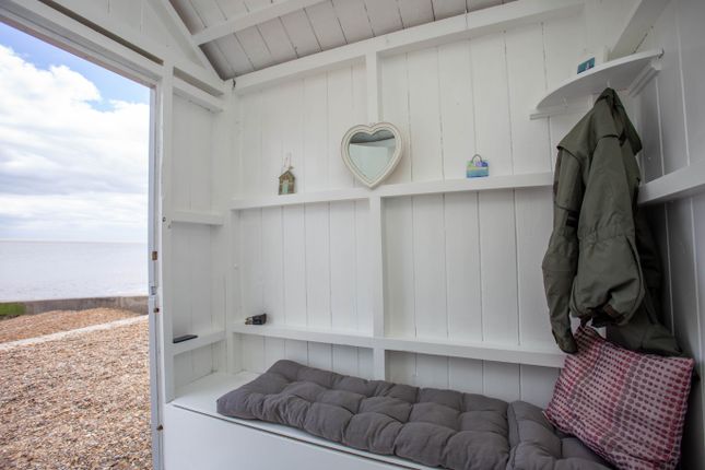 Beach Hut 20 Pier South, Beach hut 20, Felixstowe photo 5