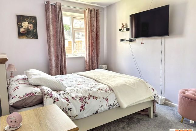 2 Mengham Court, Goldring Close, Hayling Island photo 4