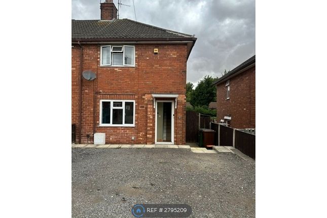 2-bed house on Tower Avenue, Lincoln, £950/mo