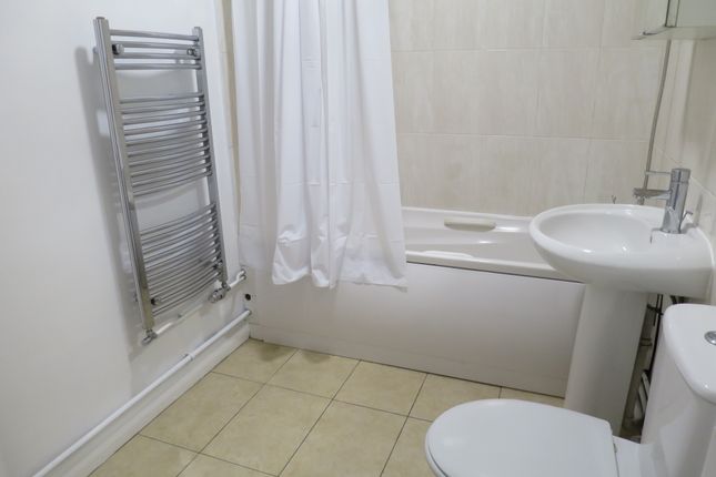 319b, Ruislip Road East, Greenford photo 5