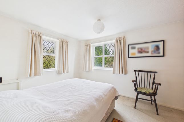 16 Barkus Way, High Wycombe photo 4