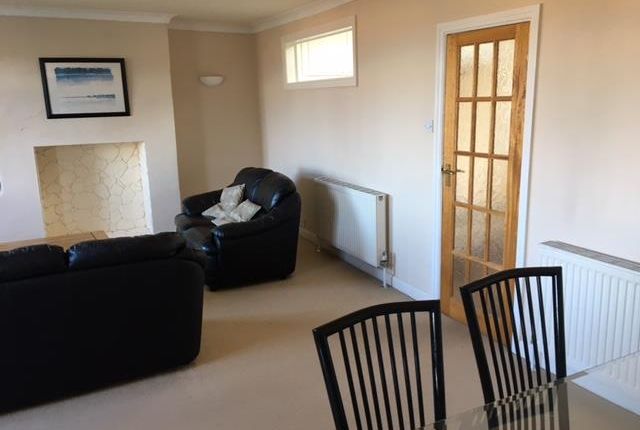 Flat to rent in Crown Terrace, Scarborough