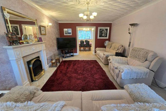 44 Woodstock Gardens, Bridgend photo 2