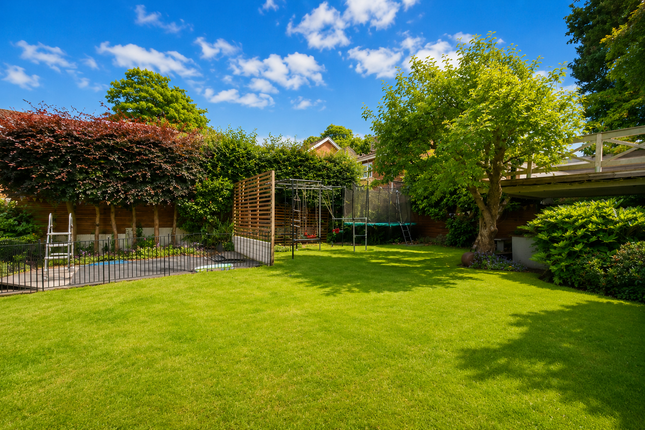 4 Coleridge Avenue, Yateley photo 4
