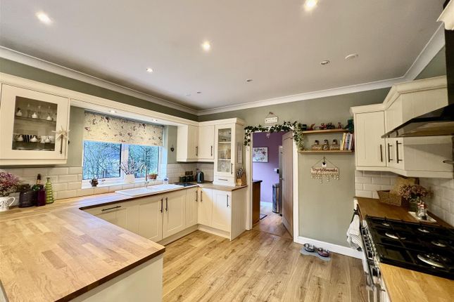 2, Deri Road, Ammanford photo 3