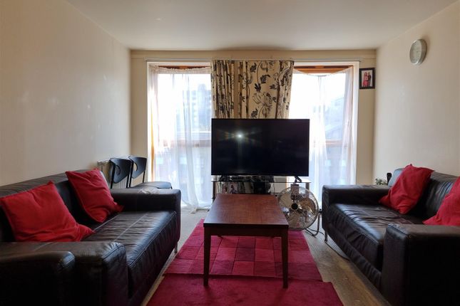 Flat to rent in Campbell Road, Croydon