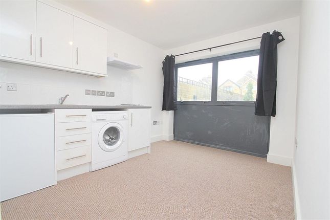 Studio to rent in Albany Road, Old Windsor