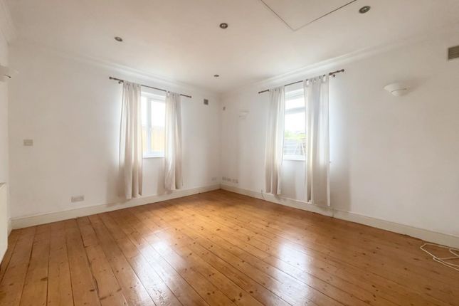 14A, Edward Grove, Barnet photo 3