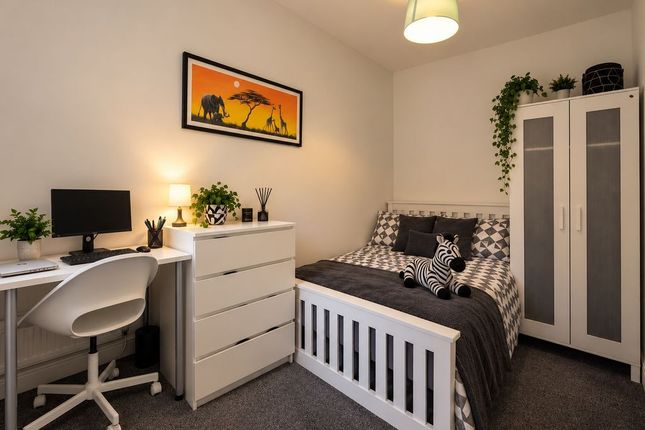 Harlaxton Drive, Nottingham photo 4