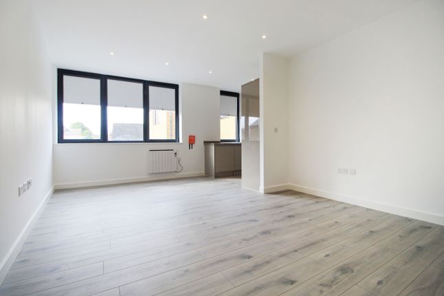 Uxbridge Road, West Ealing photo 3
