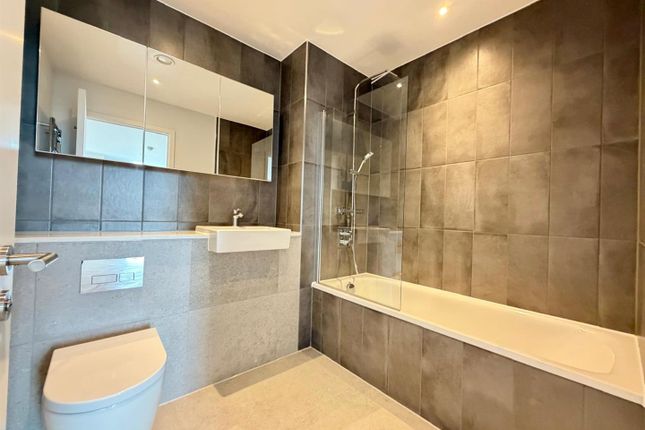 Flat 1305 Victoria Riverside, Crown View, 150 Dantzic Street, Manchester photo 5