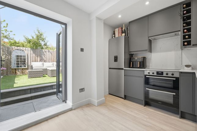 3 Alfred Road, Buckhurst Hill photo 4