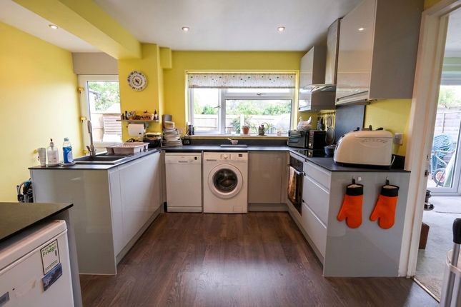 4 Bishops Close, Ely photo 4