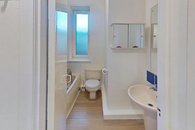 15/4, Royston Mains Road, Edinburgh photo 4