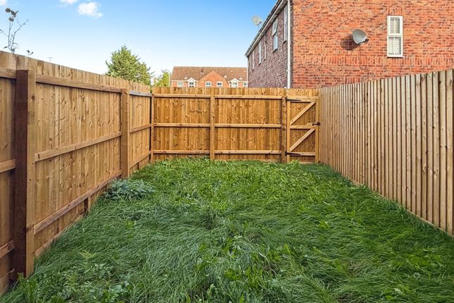 6, Potters Close, Bourne photo 2