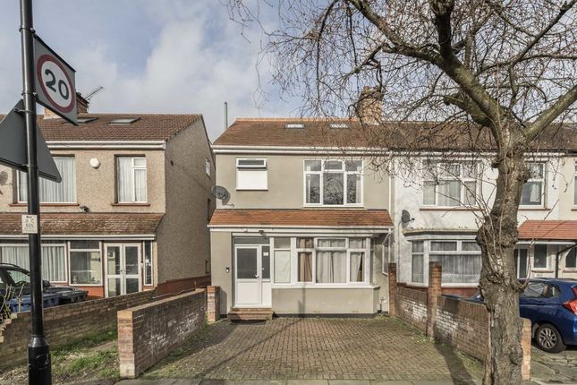 Property for sale in Kings Avenue, Greenford
