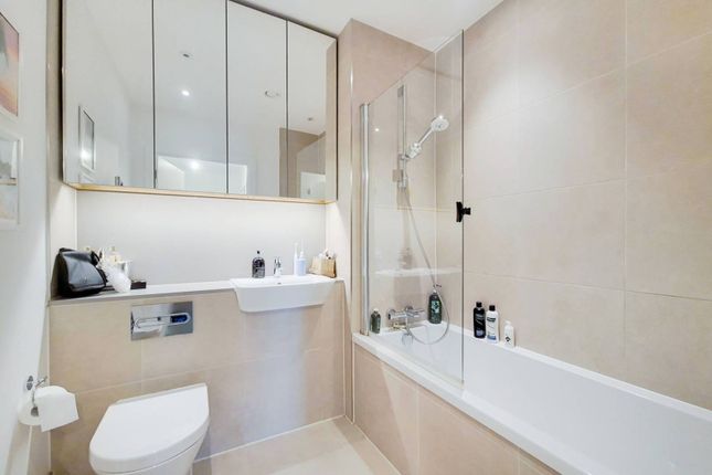 Flat for sale in Arniston Way, Tower Hamlets, London