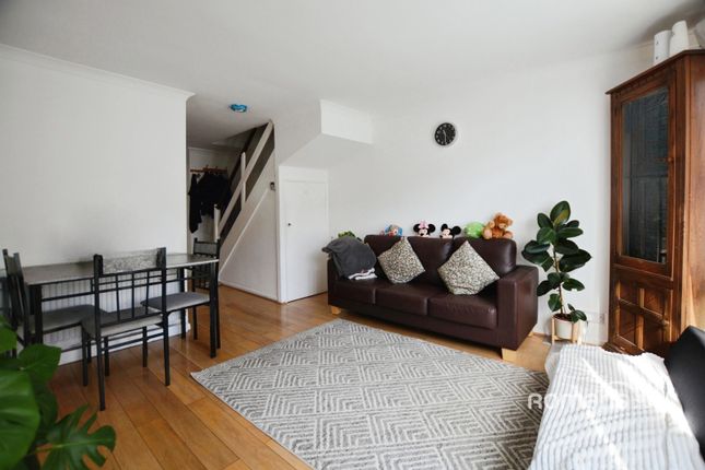 3, Frayslea, Uxbridge photo 3