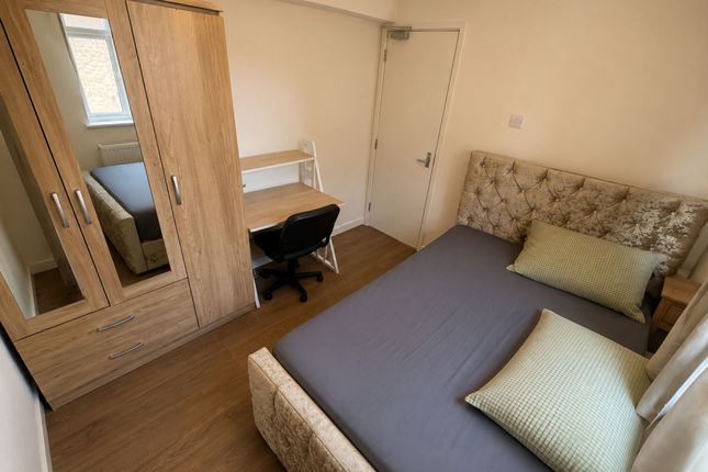 3 Dunton Road, Dunton Road, London photo 2
