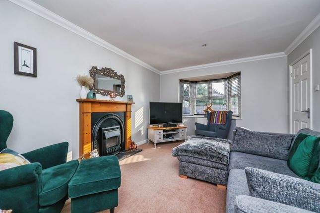9, Leaf Close, Nottingham photo 2