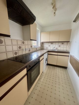 33 Bridgestone Drive, Bourne End photo 2
