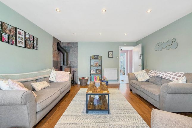 54 Sorrel Drive, Hengoed photo 4