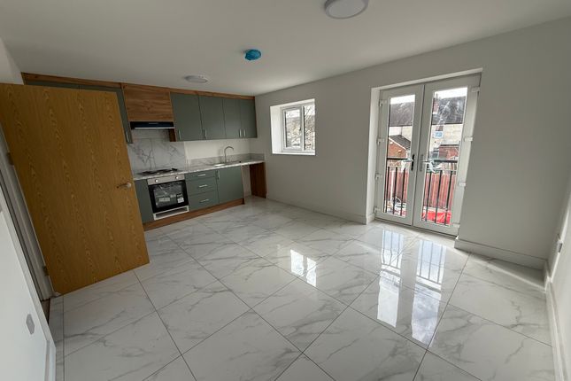 2-bed flat on 6, Wolverhampton, £1,100/mo