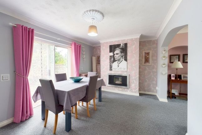 28 Hilton Crescent, Manchester photo 3