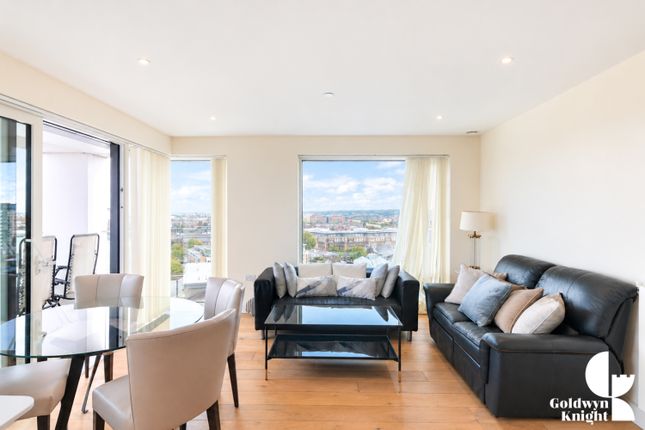 Flat 1305, Hampton Apartments, Duke Of Wellington Avenue, London photo 3