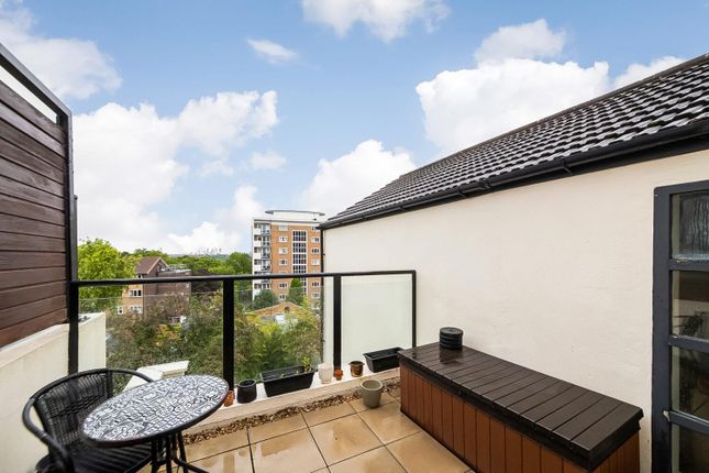 Flat 4, 42, Canonbie Road, London photo 2